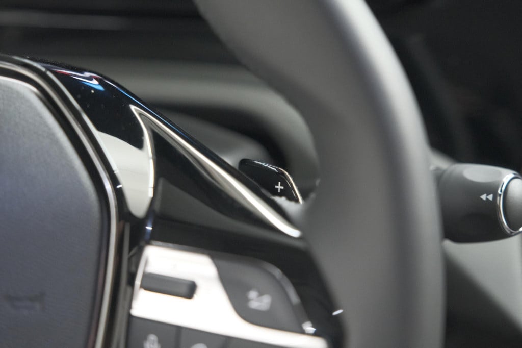 Peugeot 408 1.2 hybrid 136 e-dsc6 allure | 360 camera | navigatie | parkeer