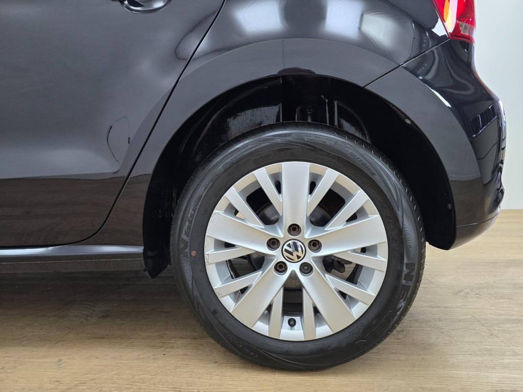Volkswagen Polo occasion 1.2 tsi highline met parkeersensoren en 5 deurs zw