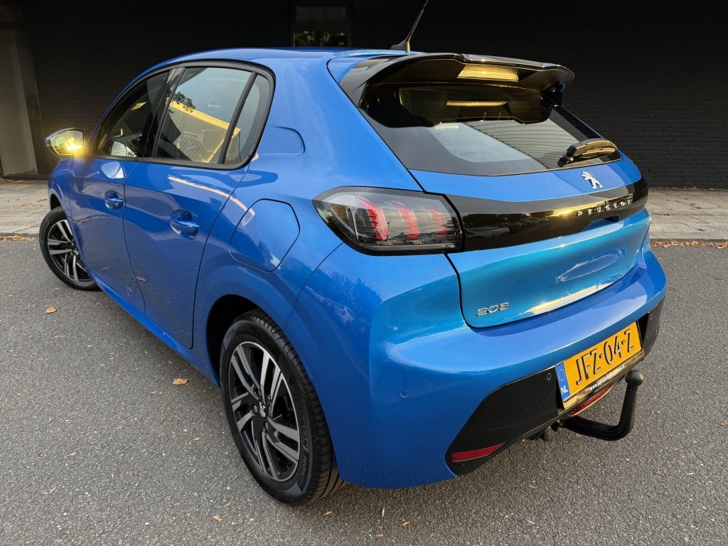 Peugeot 208 1.2t allure // automaat //