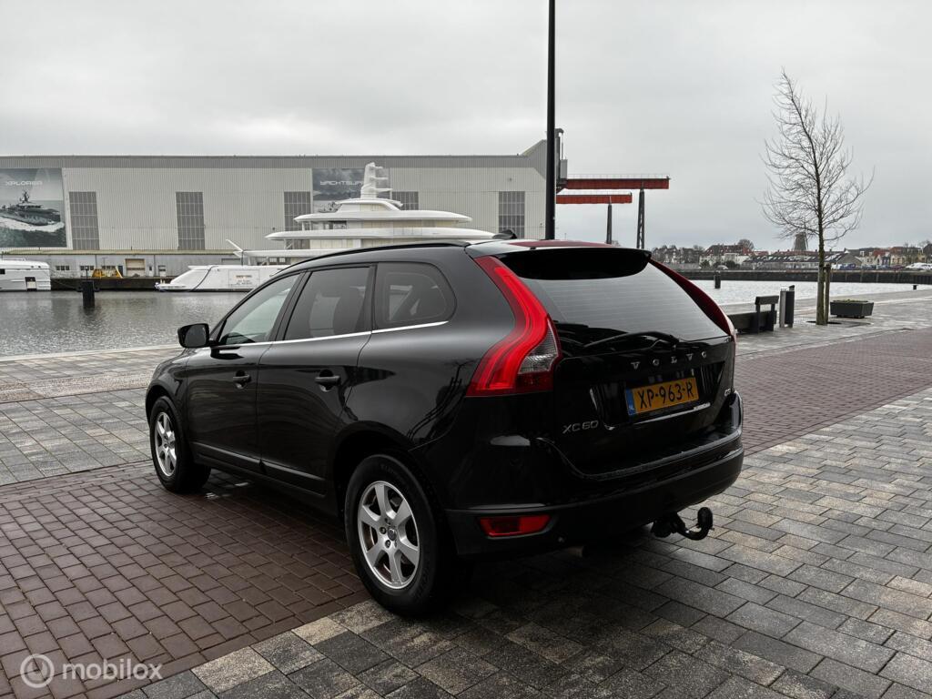 Volvo XC60 2.0 D3 R-Design Cruise Navi Automaat km270.481 Nap BJ2011