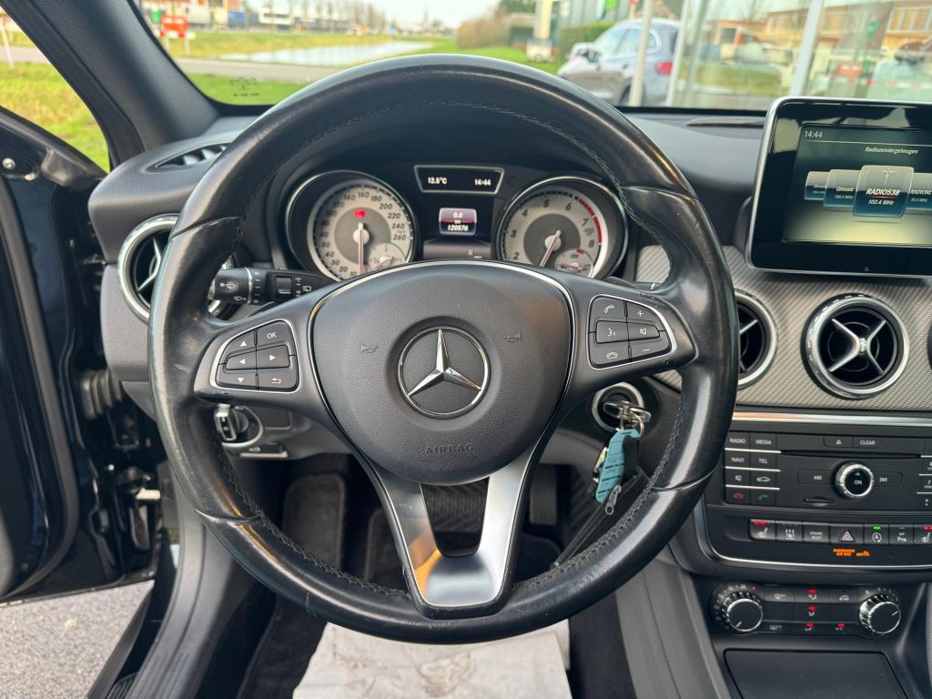 Mercedes-Benz Gla-klasse 180 ambition style automaat , afneembare trekhaak 