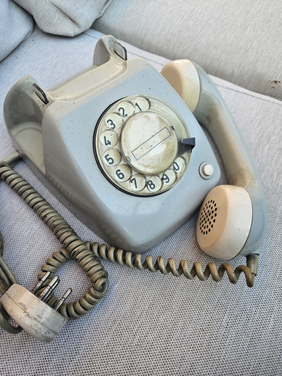 Origineel Jaren 70, grijs PTT telefoon type T 65 met draaischijf....