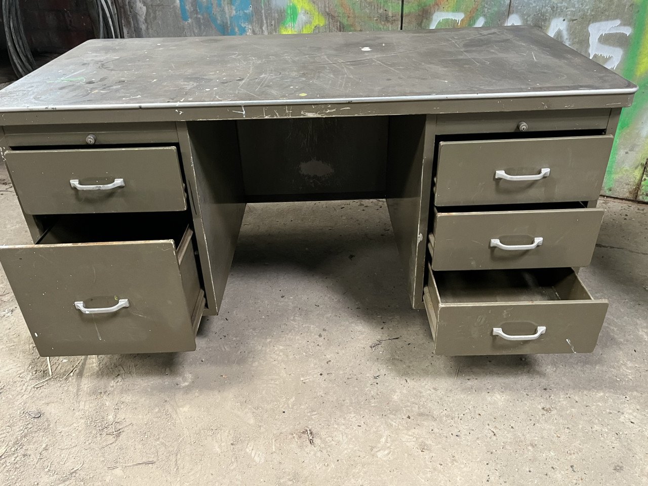 Bureau metaal