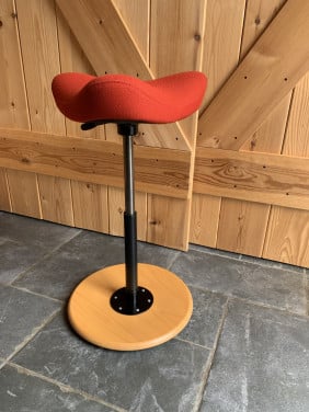 Varier Move balanskruk (Stokke) steenrood