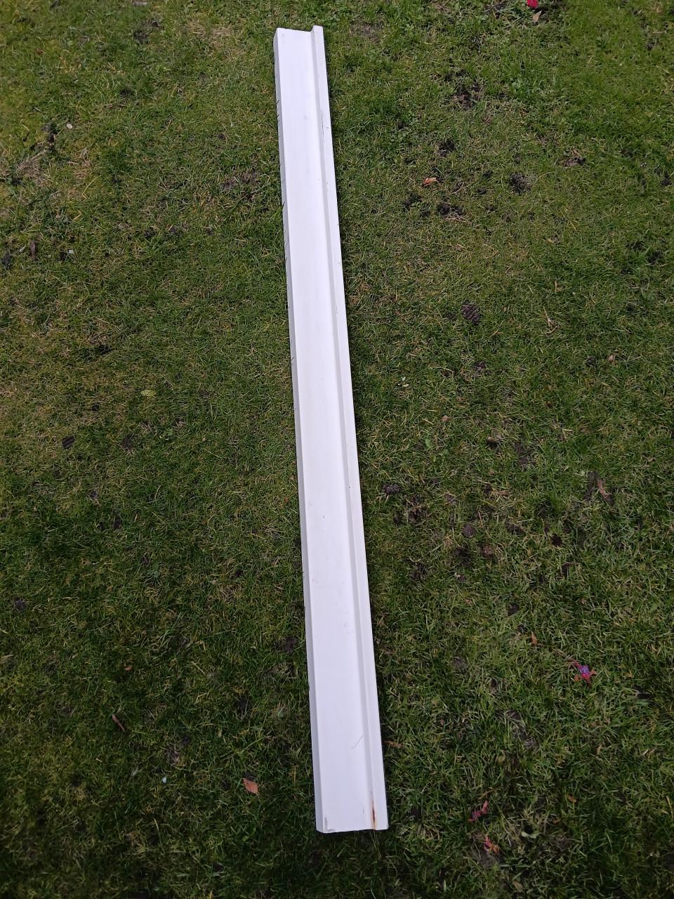 Dorpel,wit    gerestueerde steen. Faux marmer) marmer)