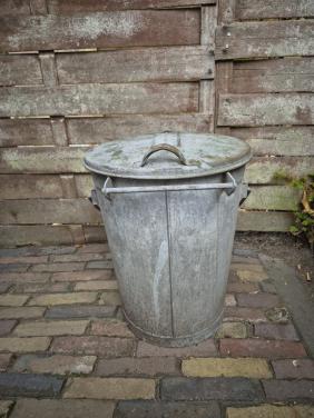 Zinken vuilnisbak