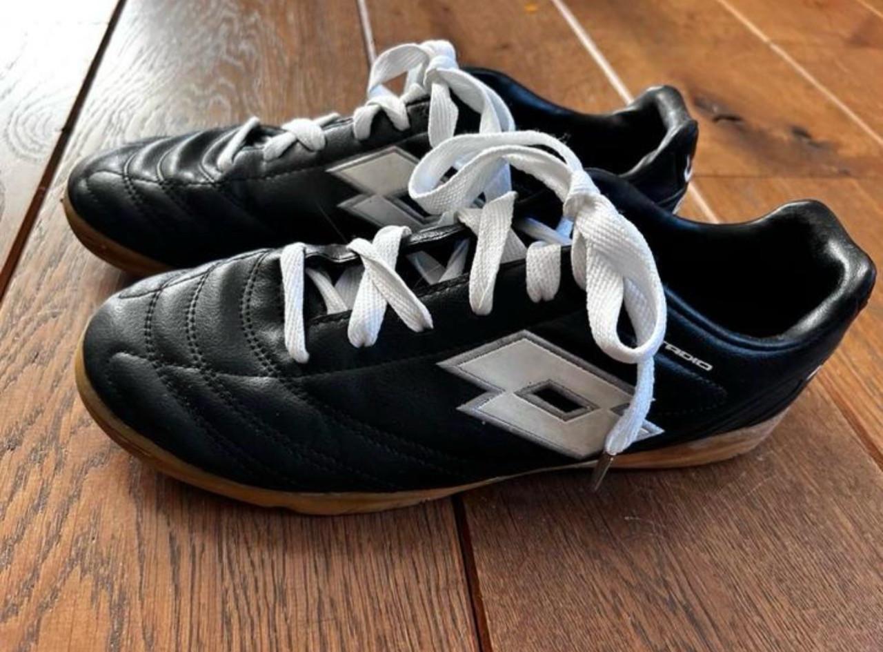 Te koop indoor sport/ voetbal schoenen mt 41