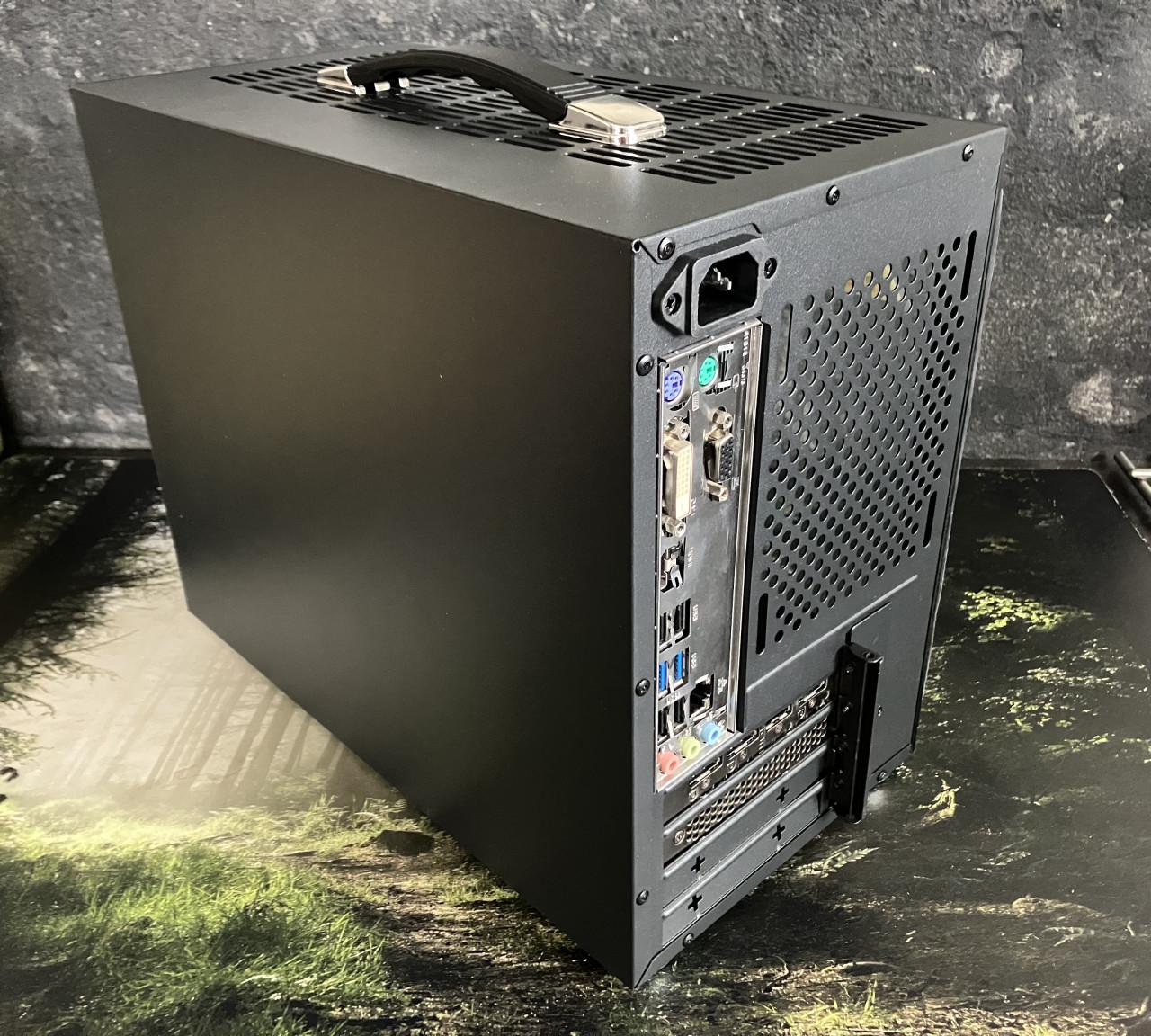 Gamepc I7-9700 / 16GB / 500GB SSD / RX6600XT 8GB / Windows 11 pro