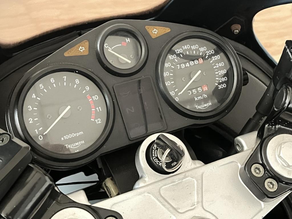 Triumph Trophy tour 900