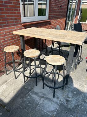 Bartafel met 6 krukken