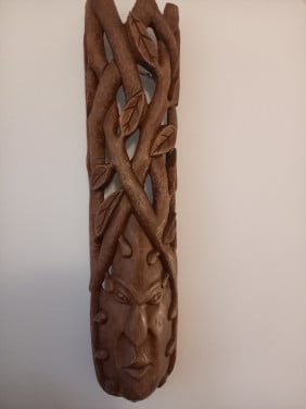 Groot houten masker uit ivoorkust ?  Lengte : 86 cm. Breedtr : 22 cm.