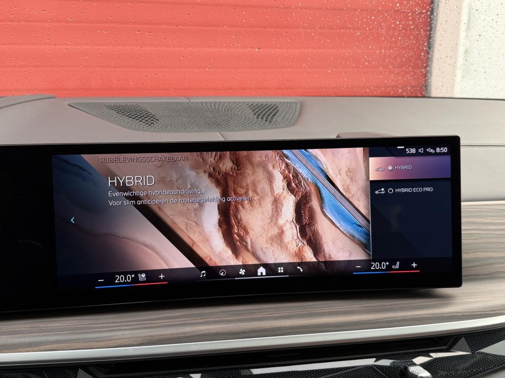 BMW X5 xdrive50e m-sport | pano | luchtvering | elek. trekhaak | rijklaar i