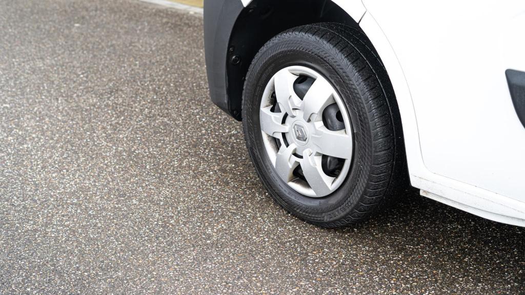 Renault Master t35 2.3 dci 135 l2h2 comfort | camera | vloerplaat | navigat