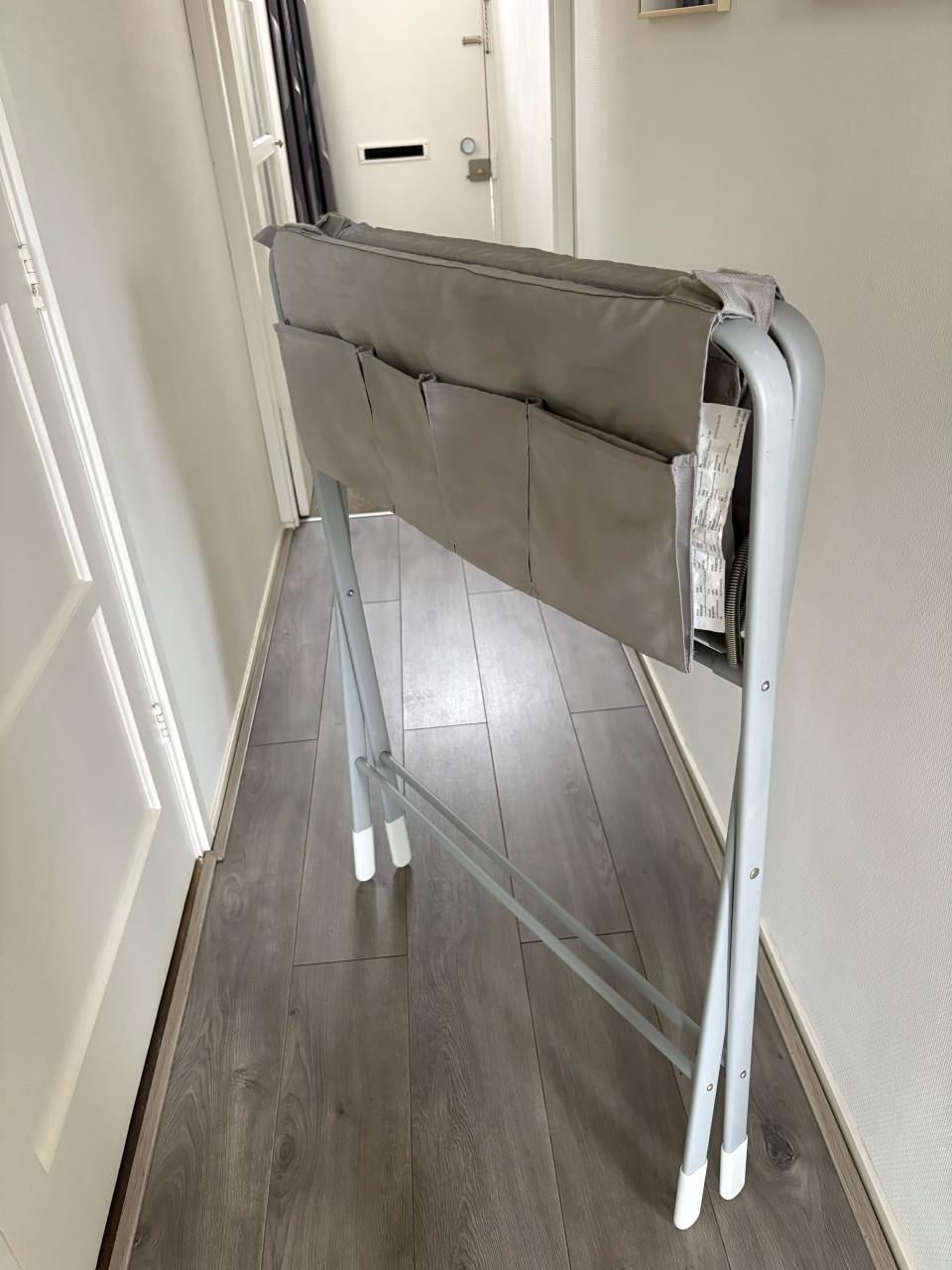 Super handige inklapbare aankleed tafel