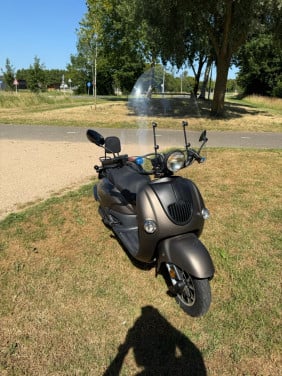 La Souris E-Vespa Look (mat donkerbruin/antraciet)