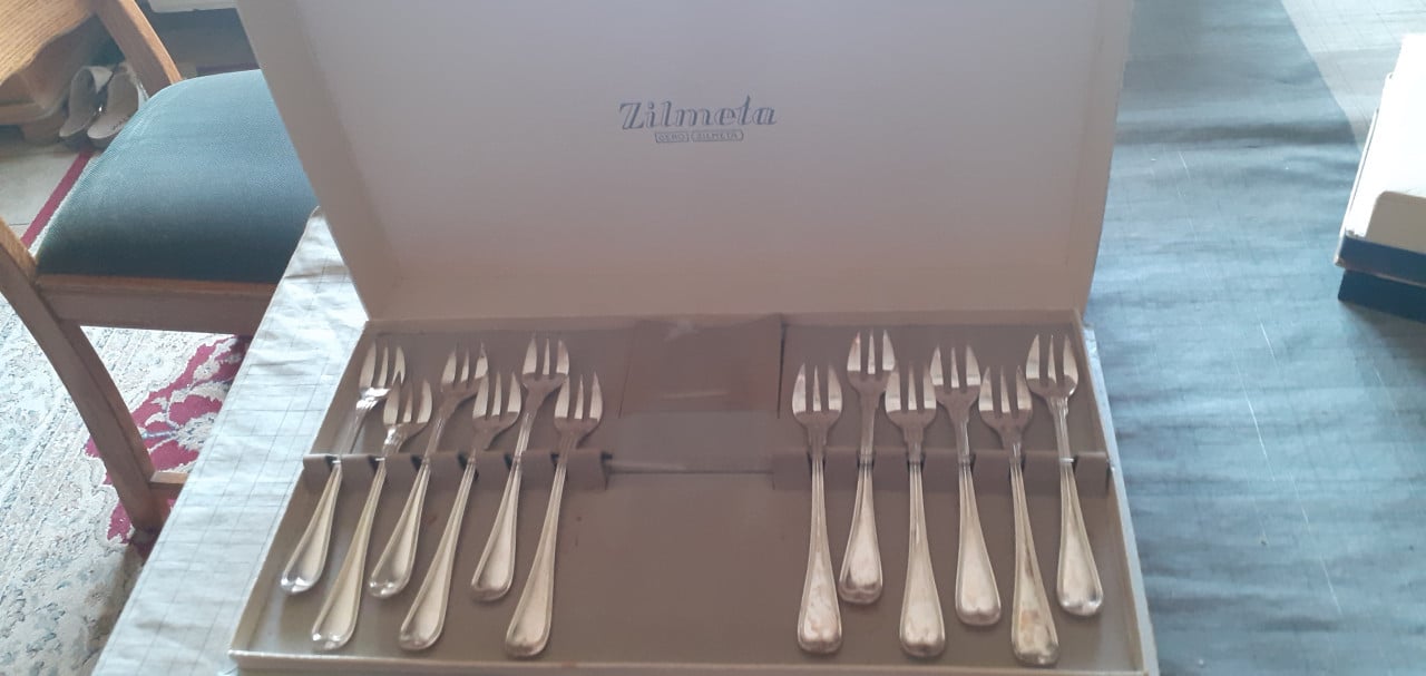 Oude dessertlepeltjes en vorkjes