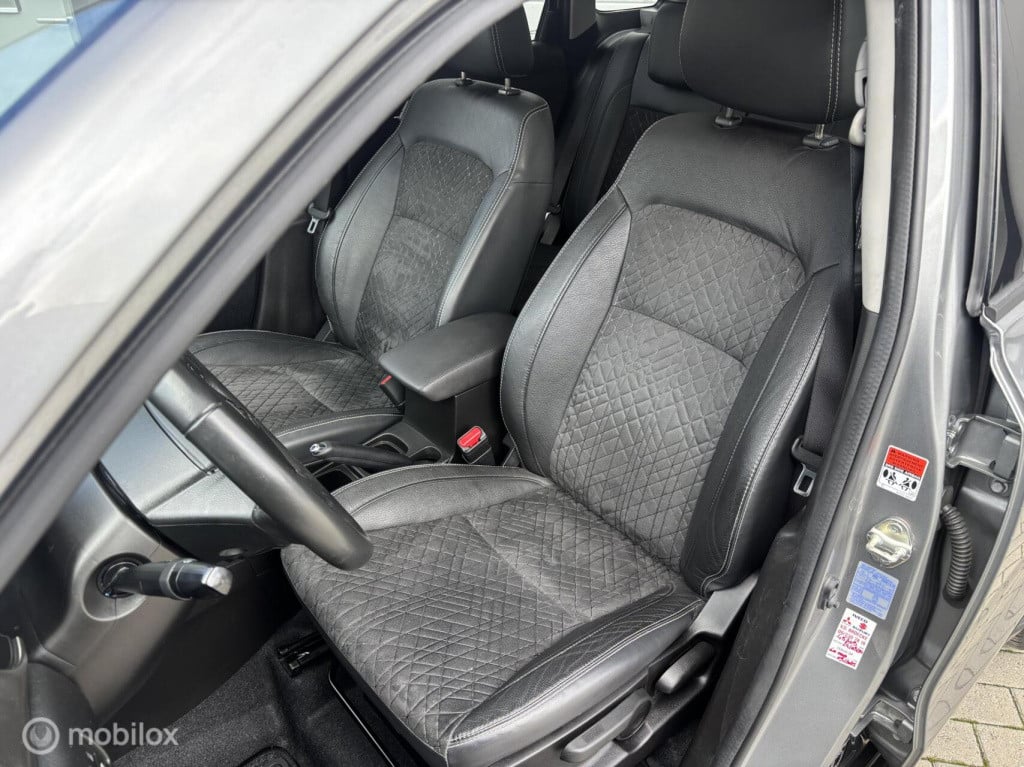 Suzuki Vitara 1.4 boosterjet style smart hybrid