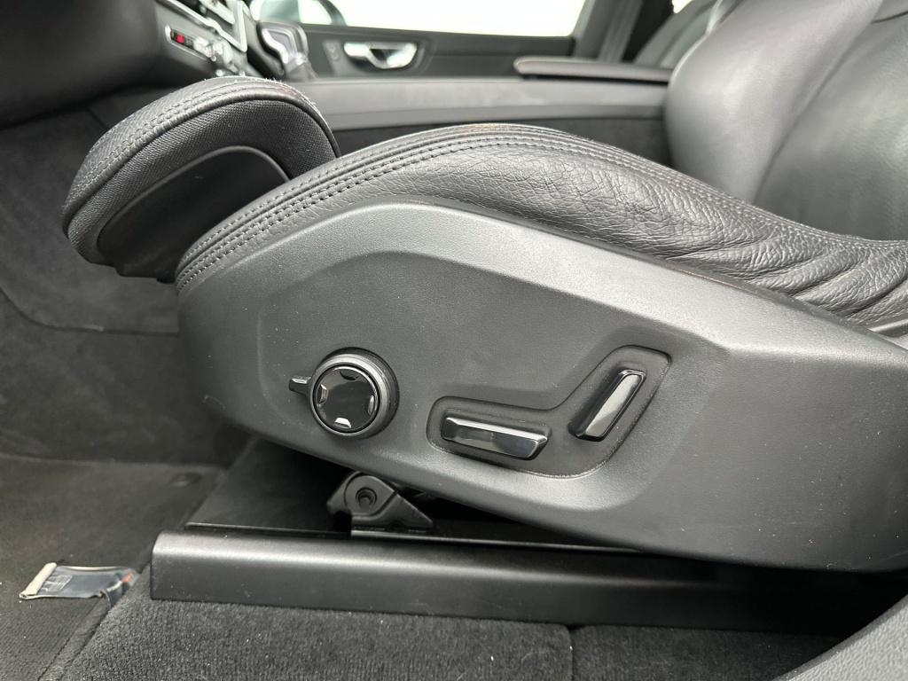 Volvo XC60 t5 253pk momentum| adap.cruise| trekhaak| leder| stoel.verw.