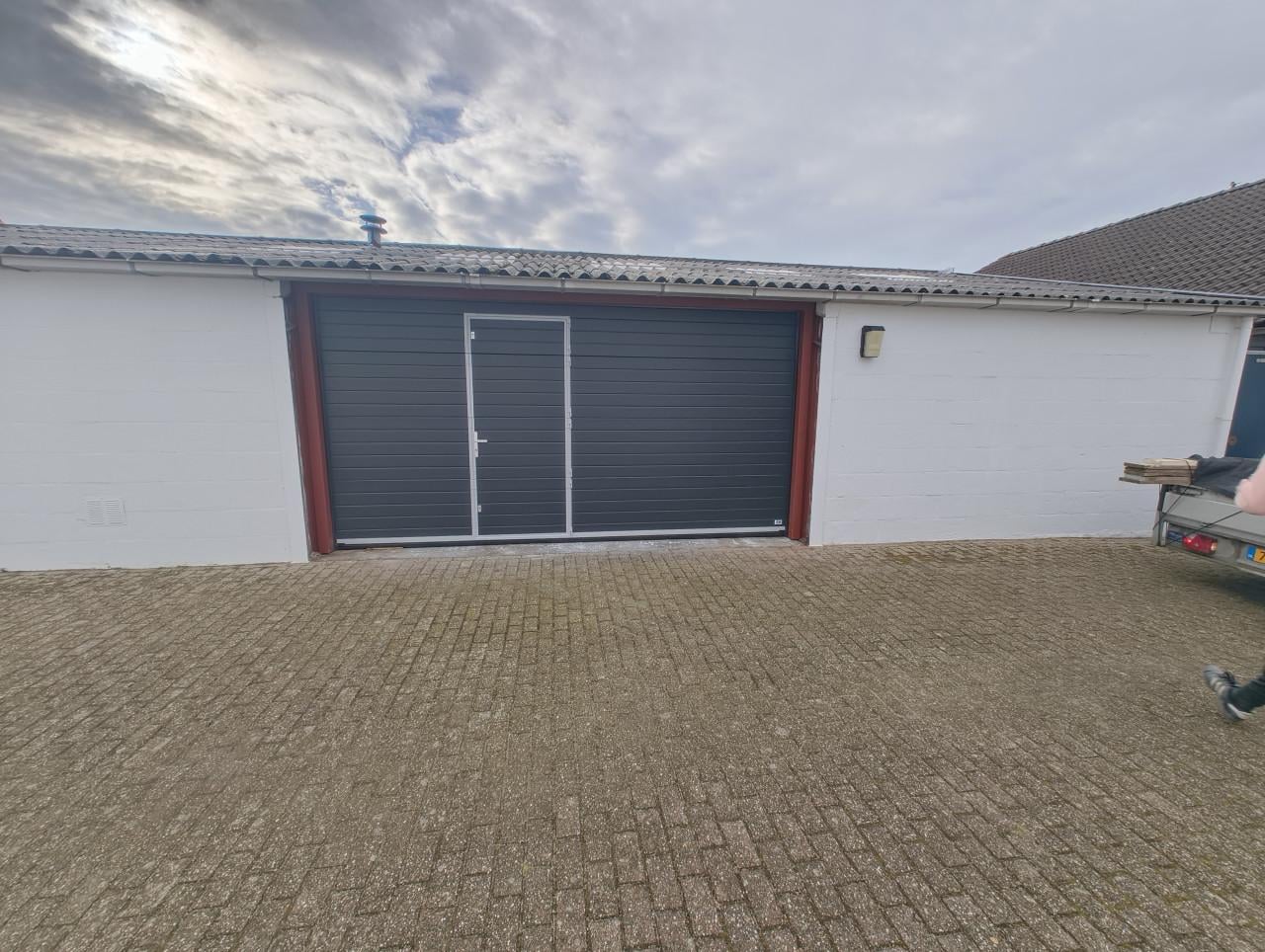 TE KOOP / TE HUUR Bedrijfs-/opslagruimte Oost-Souburg