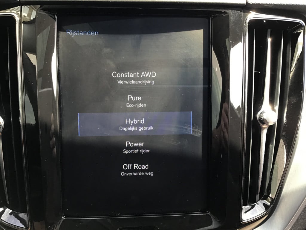 Volvo XC60 t8 390pk recharge mo.pro leder/luchtvering/h.k. audio/360 camera