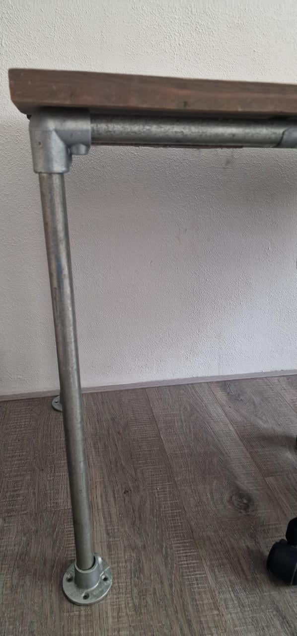 Bureau 130x72cm inclusief bureaustoel