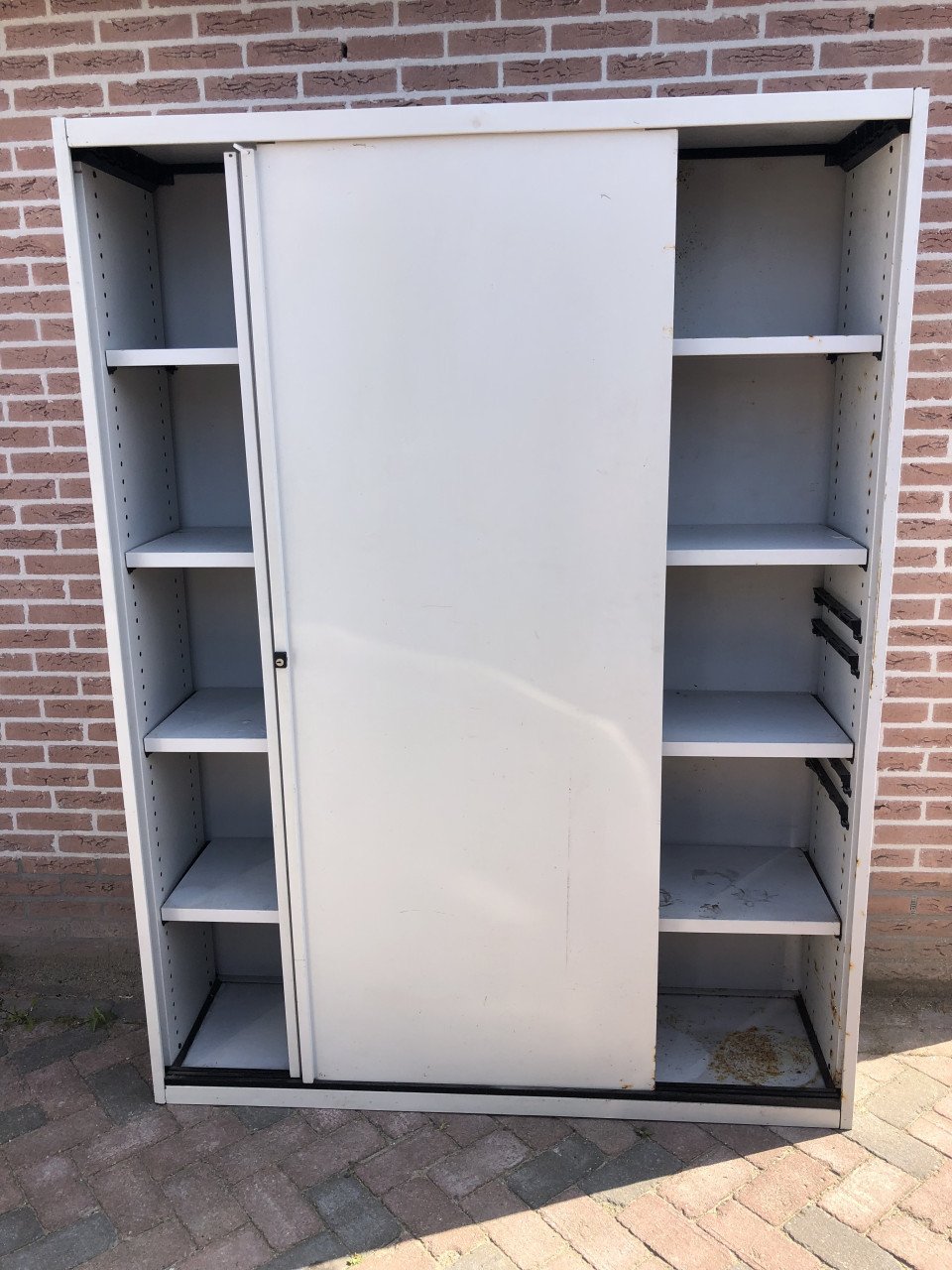 Stalen schuifdeur kast