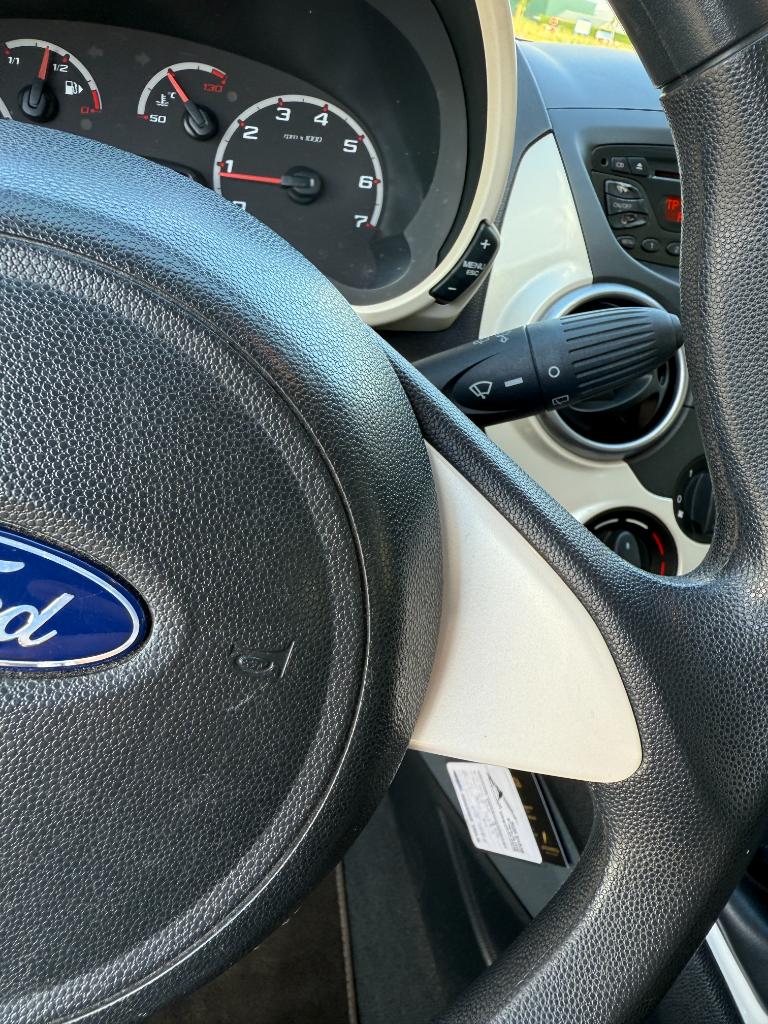 Ford KA 1.2 titanium - airco - nieuwe distributie