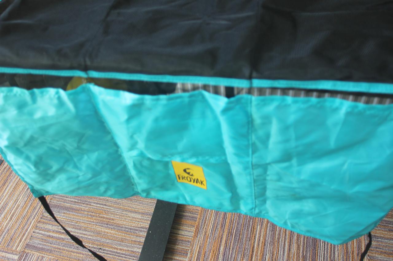 Lap met vakken om spullen op te bergen..