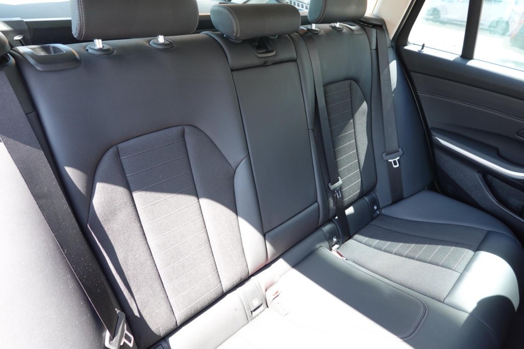BMW 3-serie touring 330i business edition plus