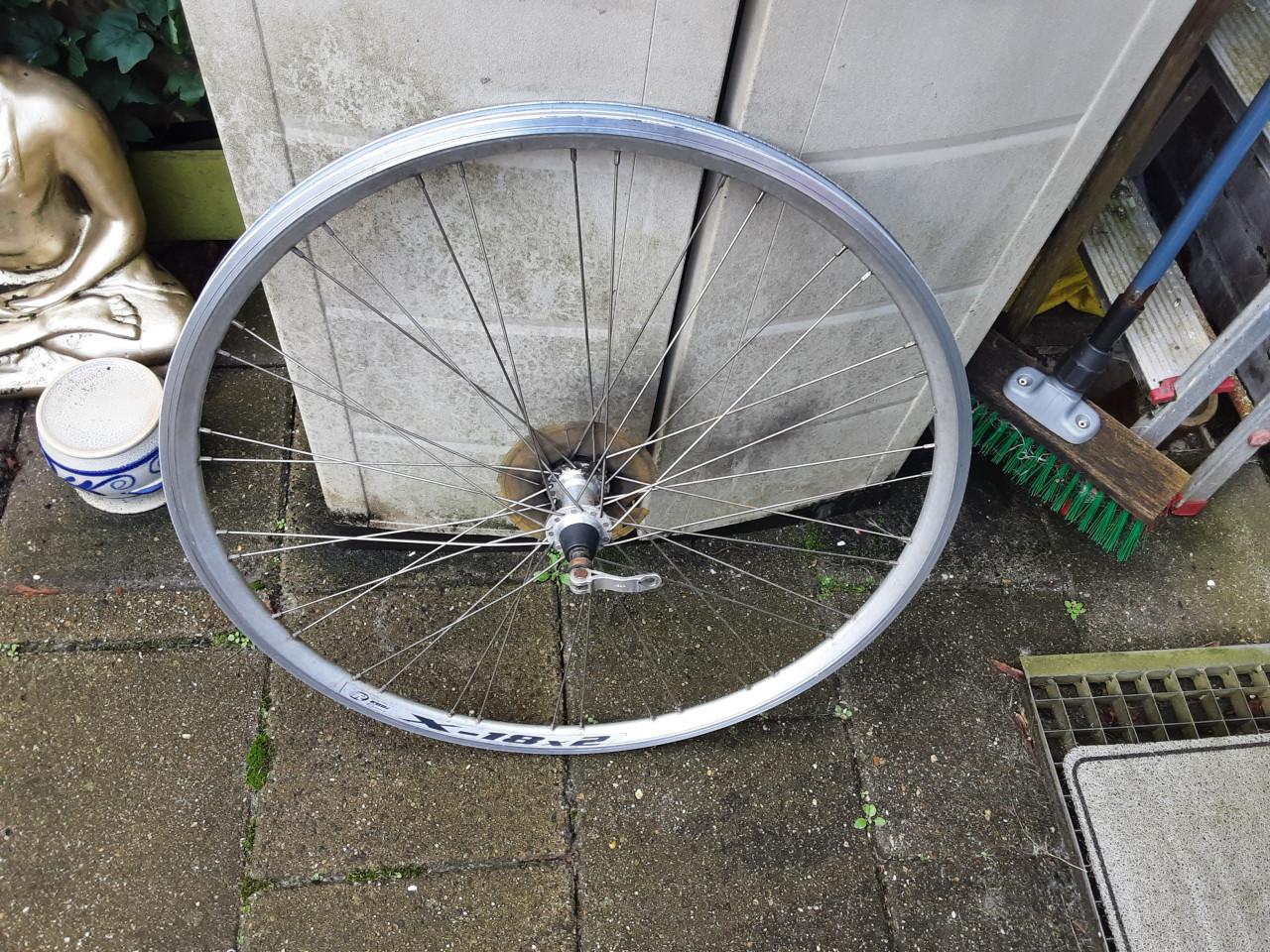 28. Inch achterwiel, 8 speed cassette, uitvalnaaf