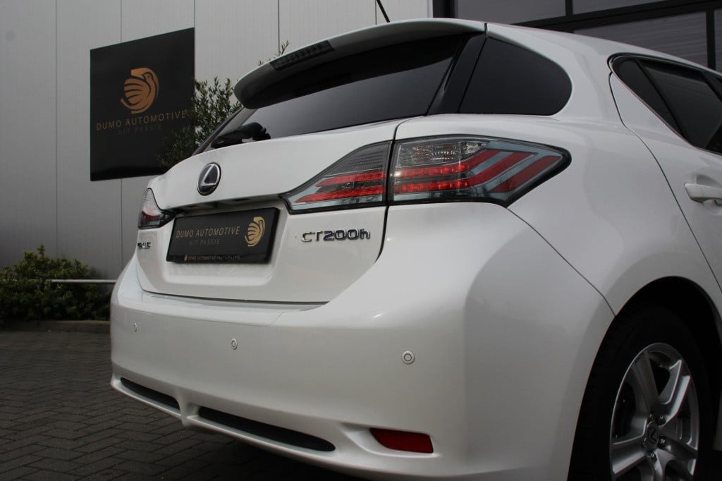Lexus Ct 200h hybrid - pdc rondom + camera - stoel verw - xenon - parelwit 