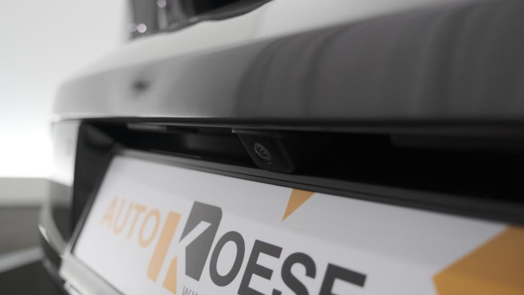 Peugeot 208 puretech 100 eat8 allure | camera | apple carplay | navigatie |