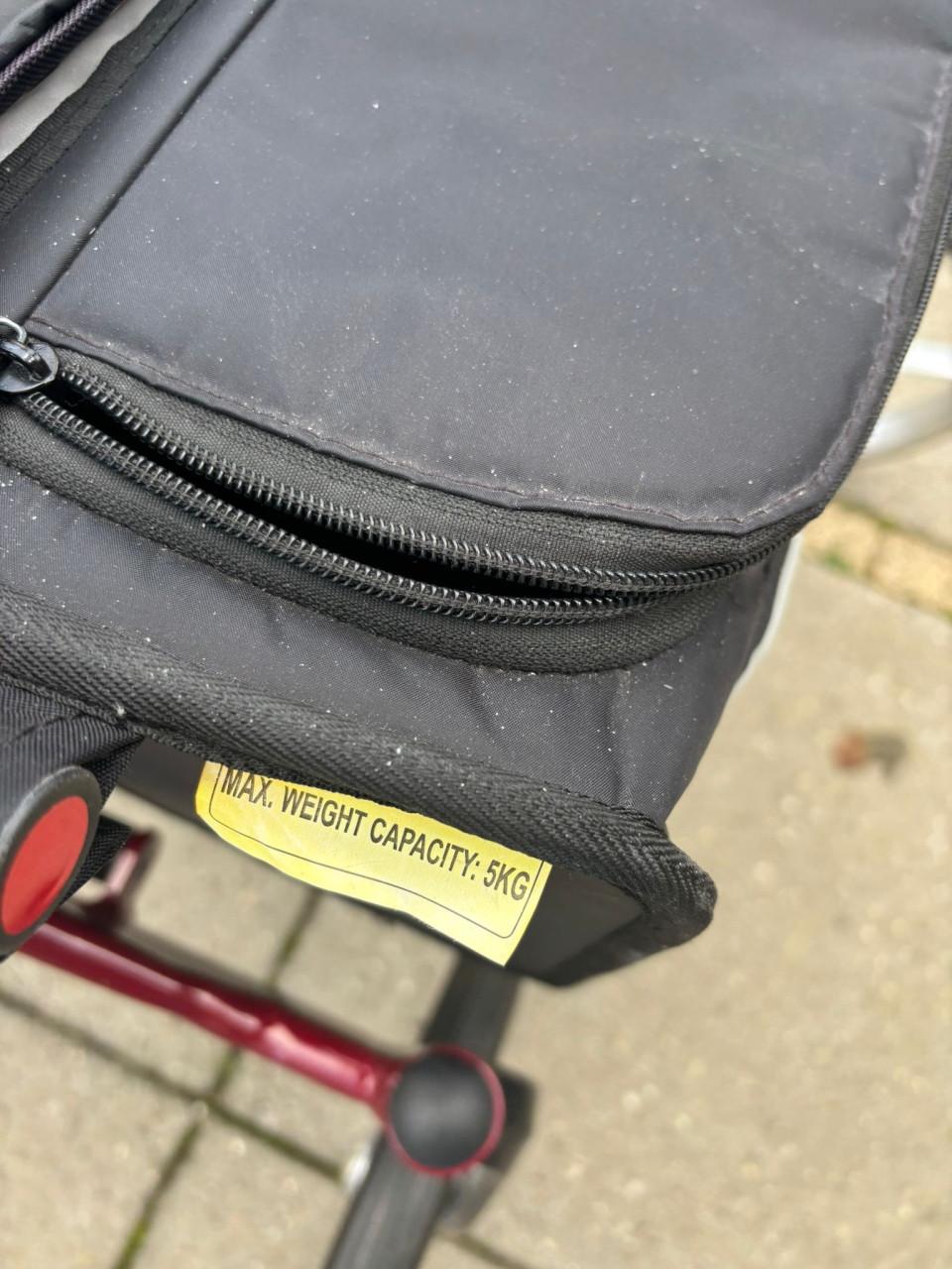 Rollator , bordeaurood, 2 jaar oud