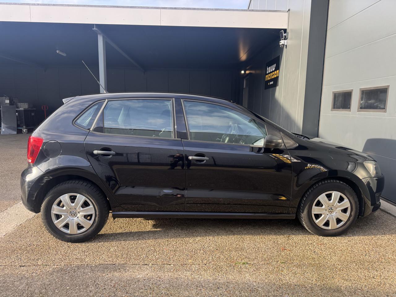 Volkswagen Polo 1.2 6V 44KW 5DRS 2010 Zwart Airco Apk Navi