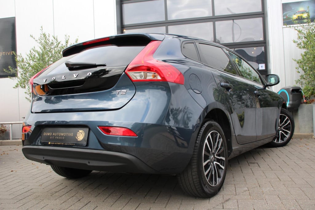 Volvo V40 2.0 t2 momentum - navi - cruise - grootlicht ass - led - pdc - st