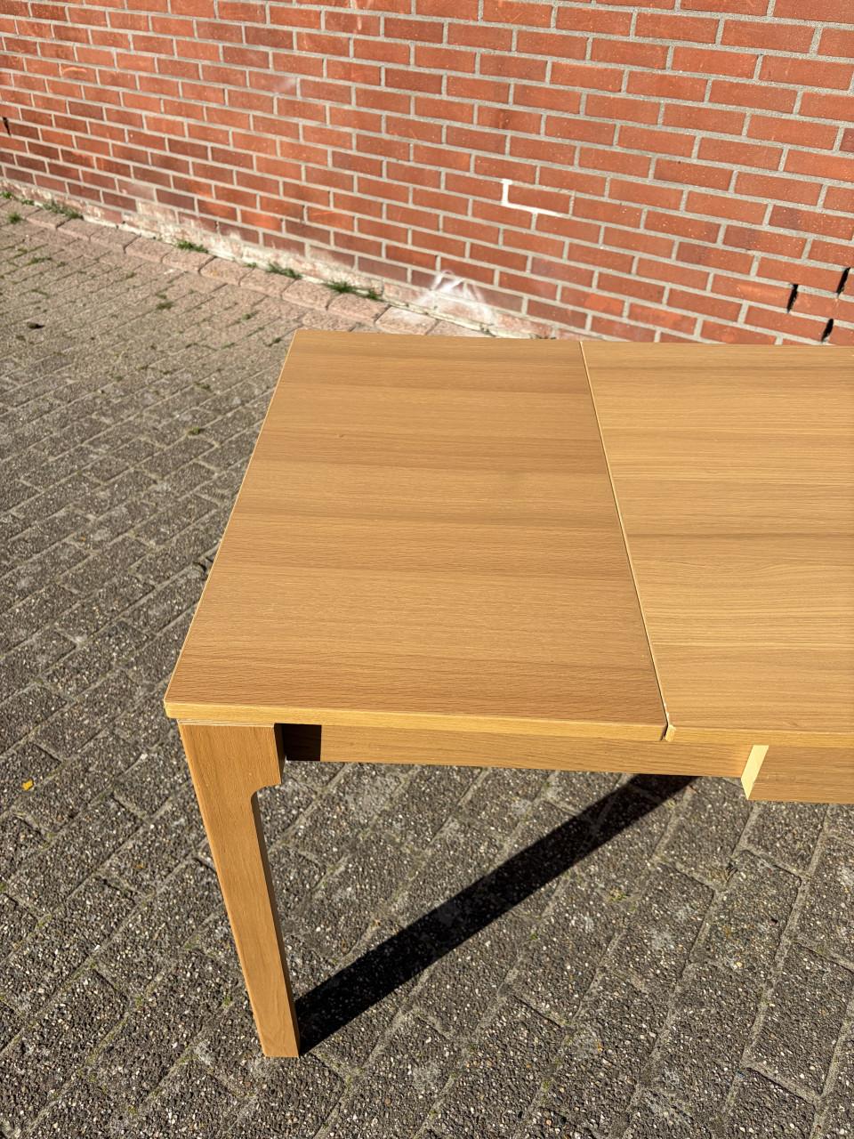 Ikea uitschuifbare eettafel van serie Tonstad.