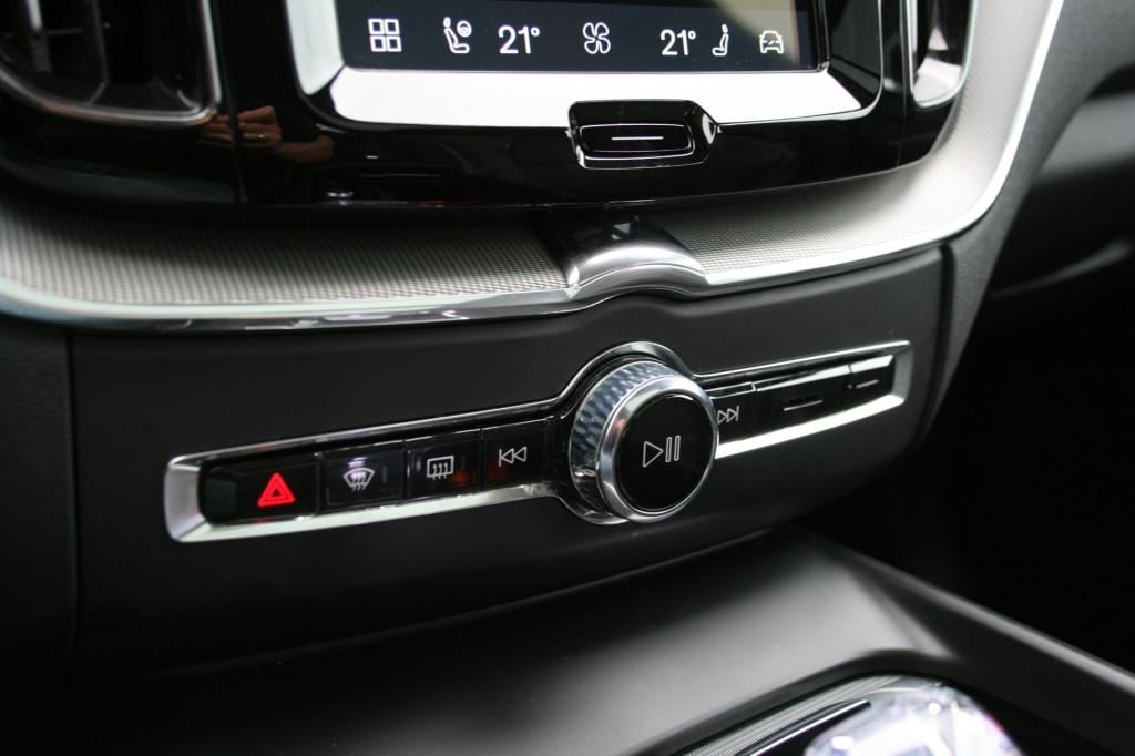 Volvo XC60 2.0 t6 plug-in hybrid awd plus black edition