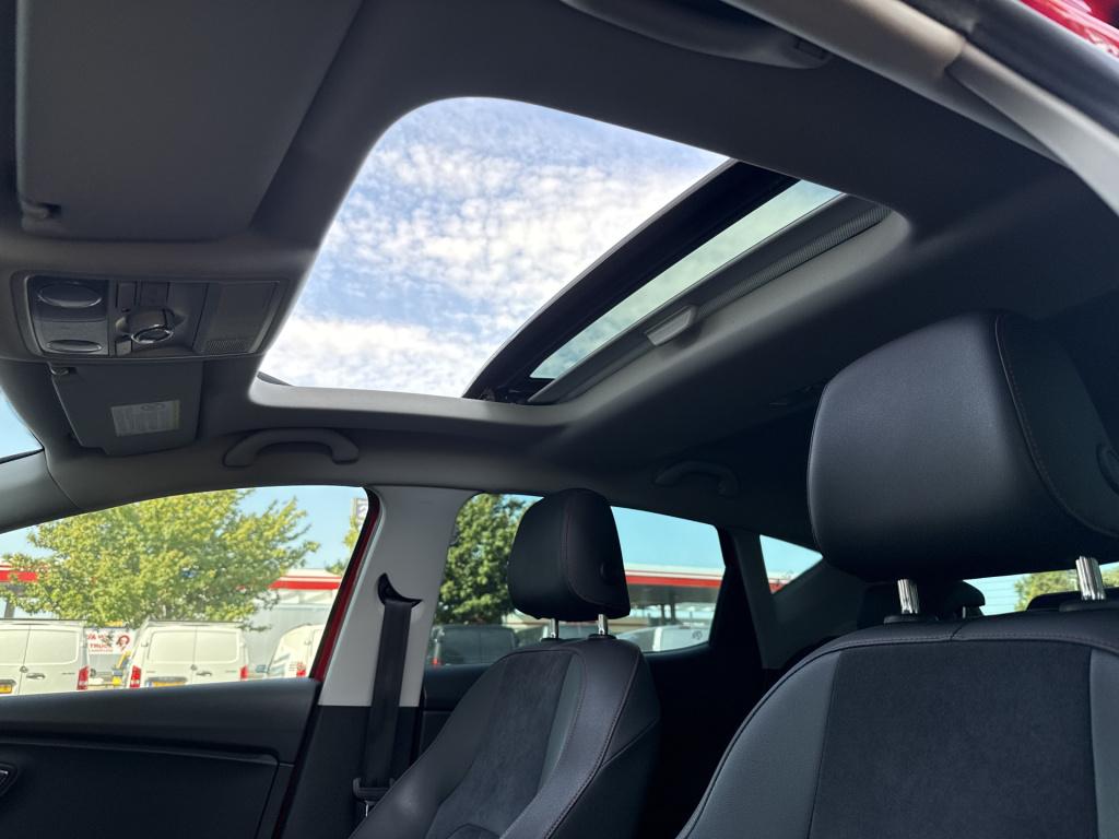 Seat Leon 1.4 tsi fr business | nl-auto | pano | navi | trekhaak | led | se