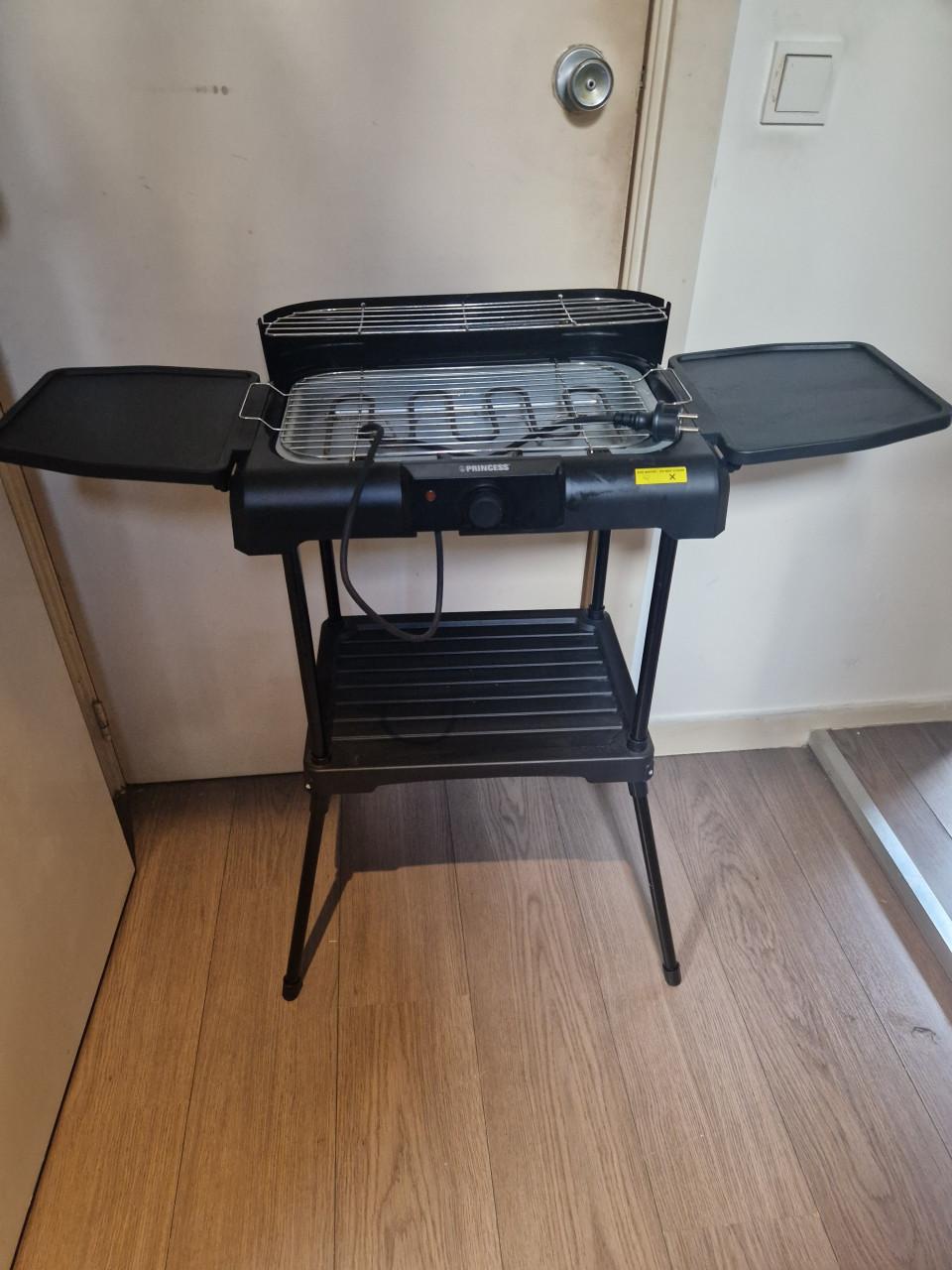 Electrice barbecue 1 keer gebruikt
