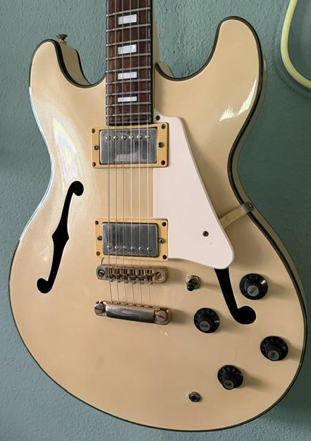 Prachtige Aria Pro II gitaar.
