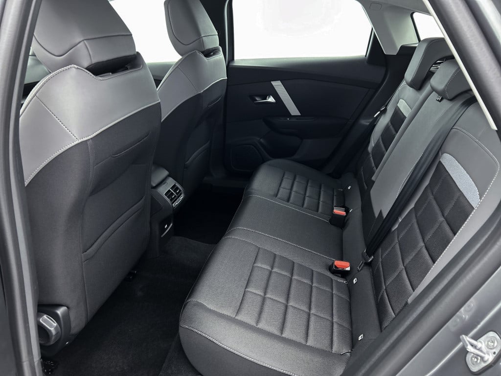 Citroen C4 hybrid 145pk automaat business private lease € 489,- pm - 48mnd 