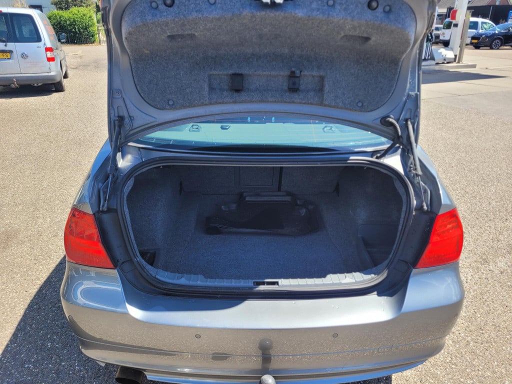 BMW 3-serie 316i business line navi.