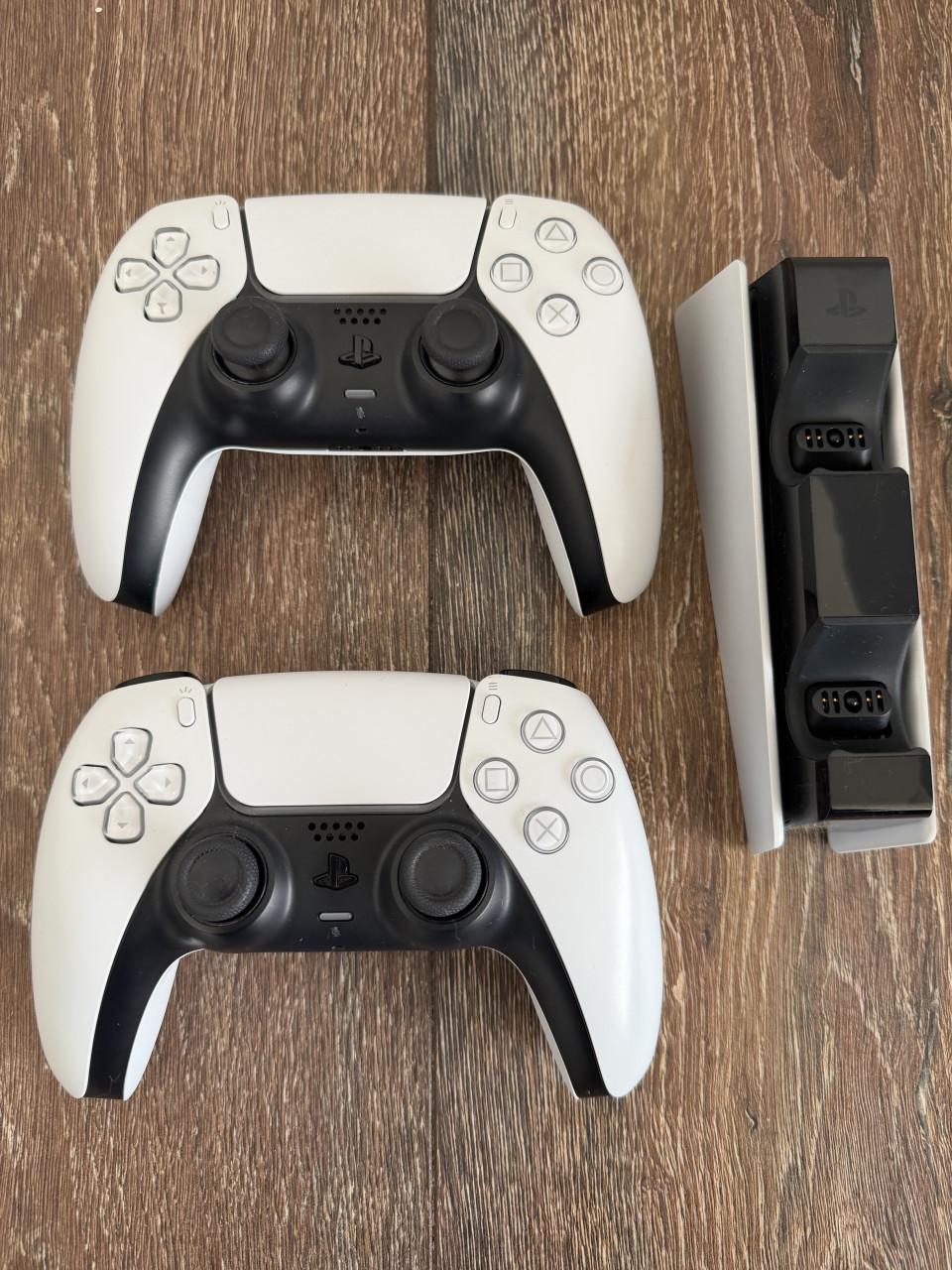 PlayStation 5 Disc Edition + 2 Controllers + Oplaadstation + 4 Games