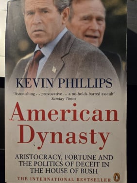Boek: American Dynasty ; Kevin Philips. Paperback 397 blz. Engels 2004