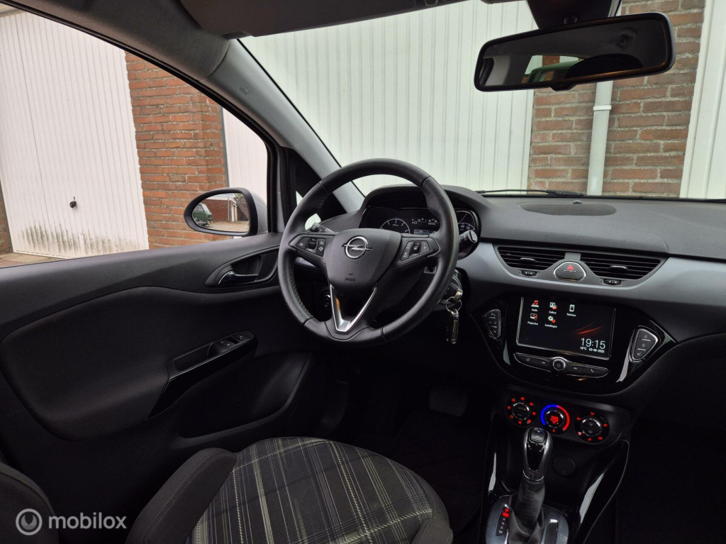 Opel Corsa 1.4 volautomaat / stuur- & stoelverwarming / camera