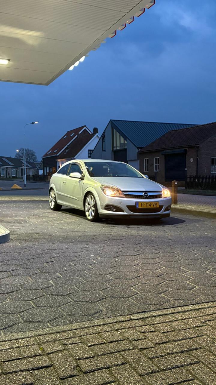 Opel Astra GTC 1.6 Business