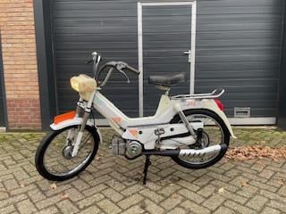 Unieke puch maxi in de orginele staat /lak 11000km bieden
