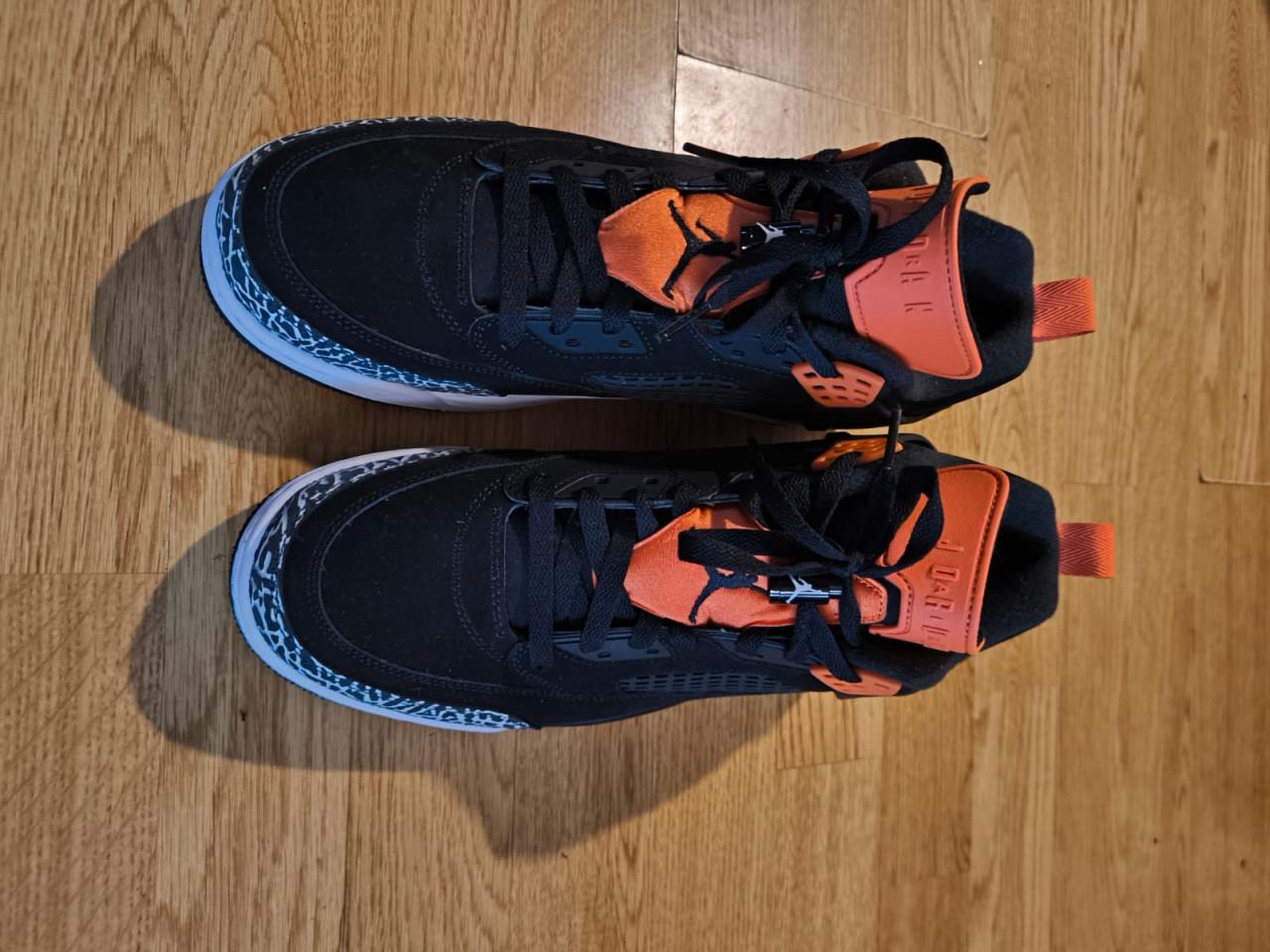 Nike Air Jordan retro laag ,zwart oranje wit maat 44½