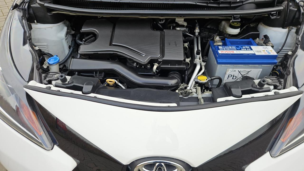 Zuinige 5drs TOYOTA AYGO 1.0 X-PLAY 2015 / NL AUTO / NAP /