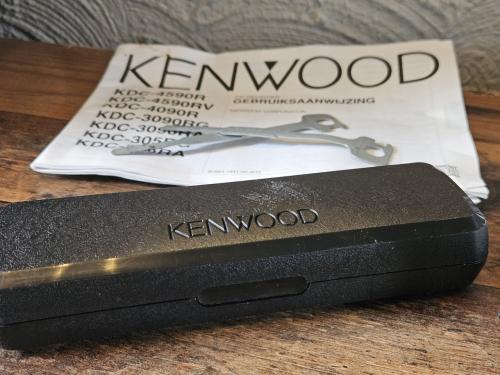 Kenwood KDC-305RA Autoradio met handleiding en hoes